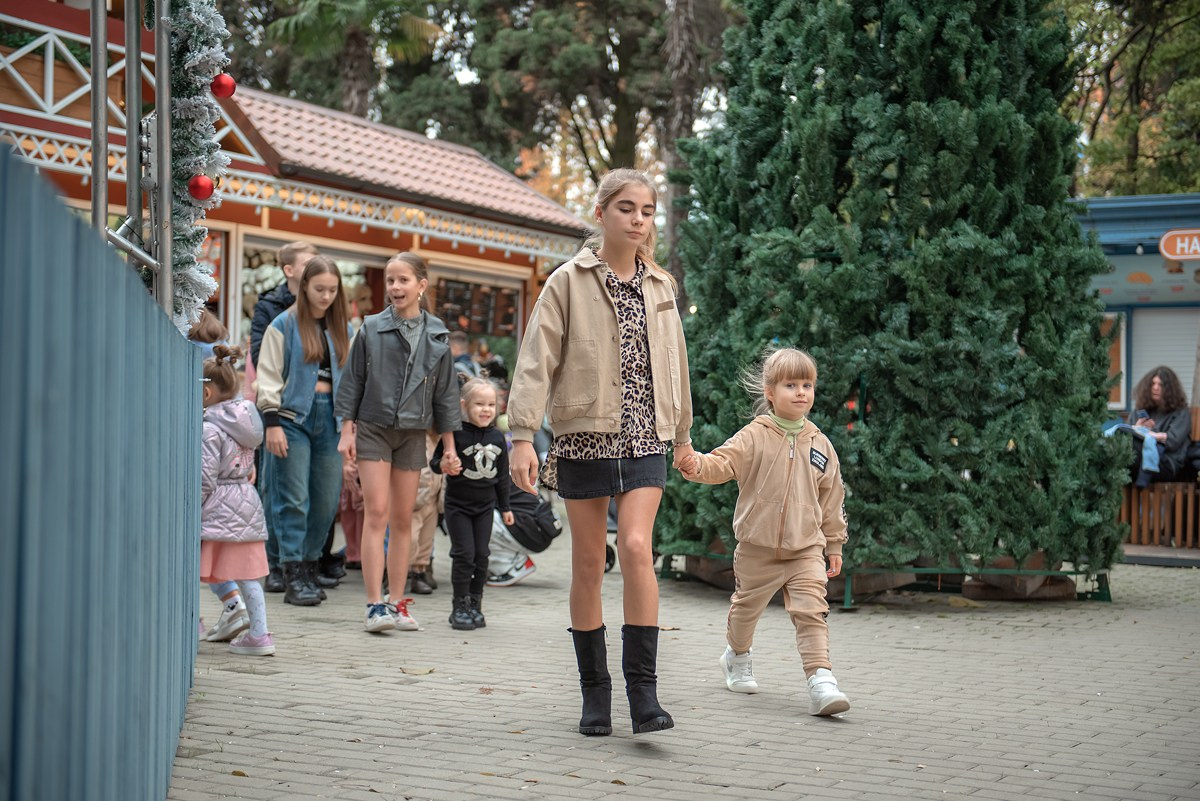 Парк Ривьера дефиле HAPPYkids. Семейный и коммерческий фотограф в Сочи Александр Бодунов