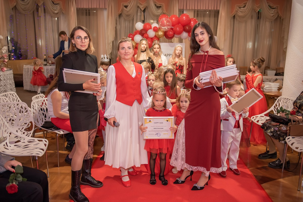 Выпускной в детской школе моделей HAPPYkids 2024. Семейный и коммерческий фотограф в Сочи Александр Бодунов