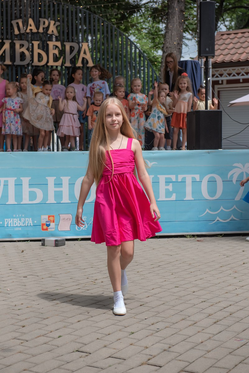 Парк Ривьера дефиле HAPPYkids. Семейный и коммерческий фотограф в Сочи Александр Бодунов