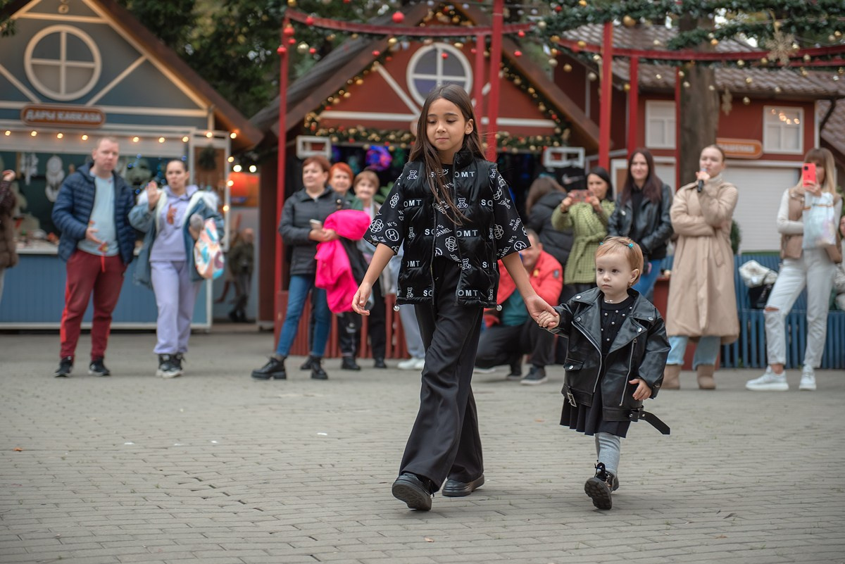 Парк Ривьера дефиле HAPPYkids. Семейный и коммерческий фотограф в Сочи Александр Бодунов