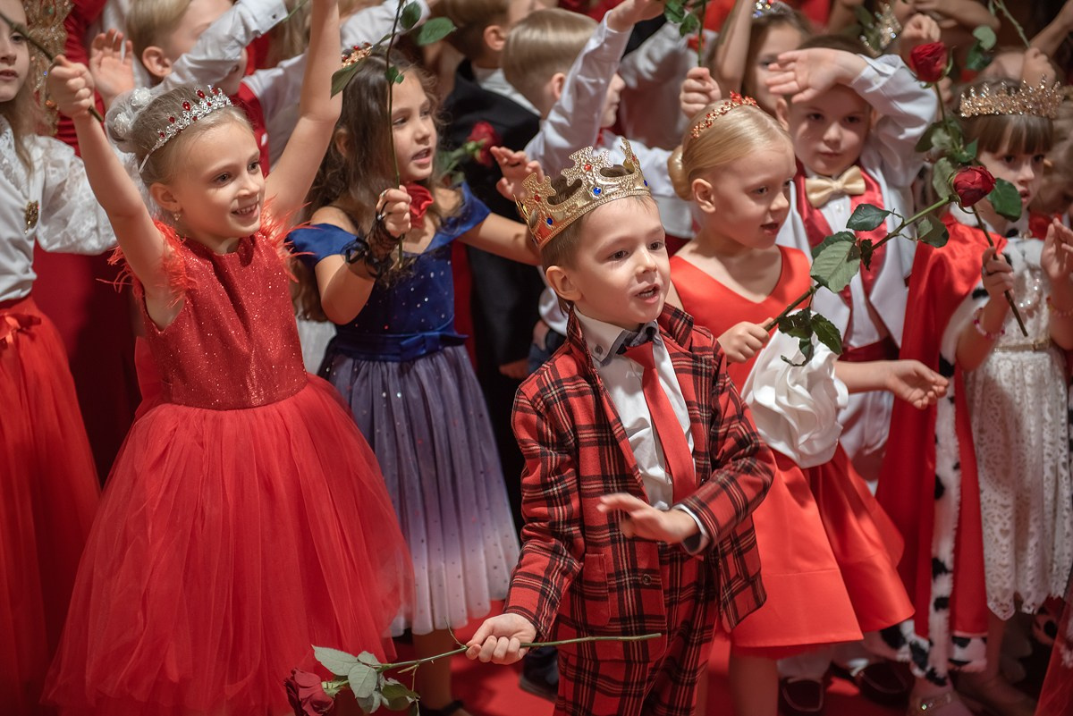 Выпускной в детской школе моделей HAPPYkids 2024. Семейный и коммерческий фотограф в Сочи Александр Бодунов