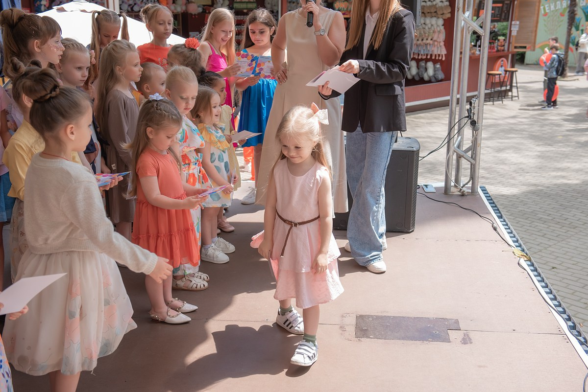 Парк Ривьера дефиле HAPPYkids. Семейный и коммерческий фотограф в Сочи Александр Бодунов