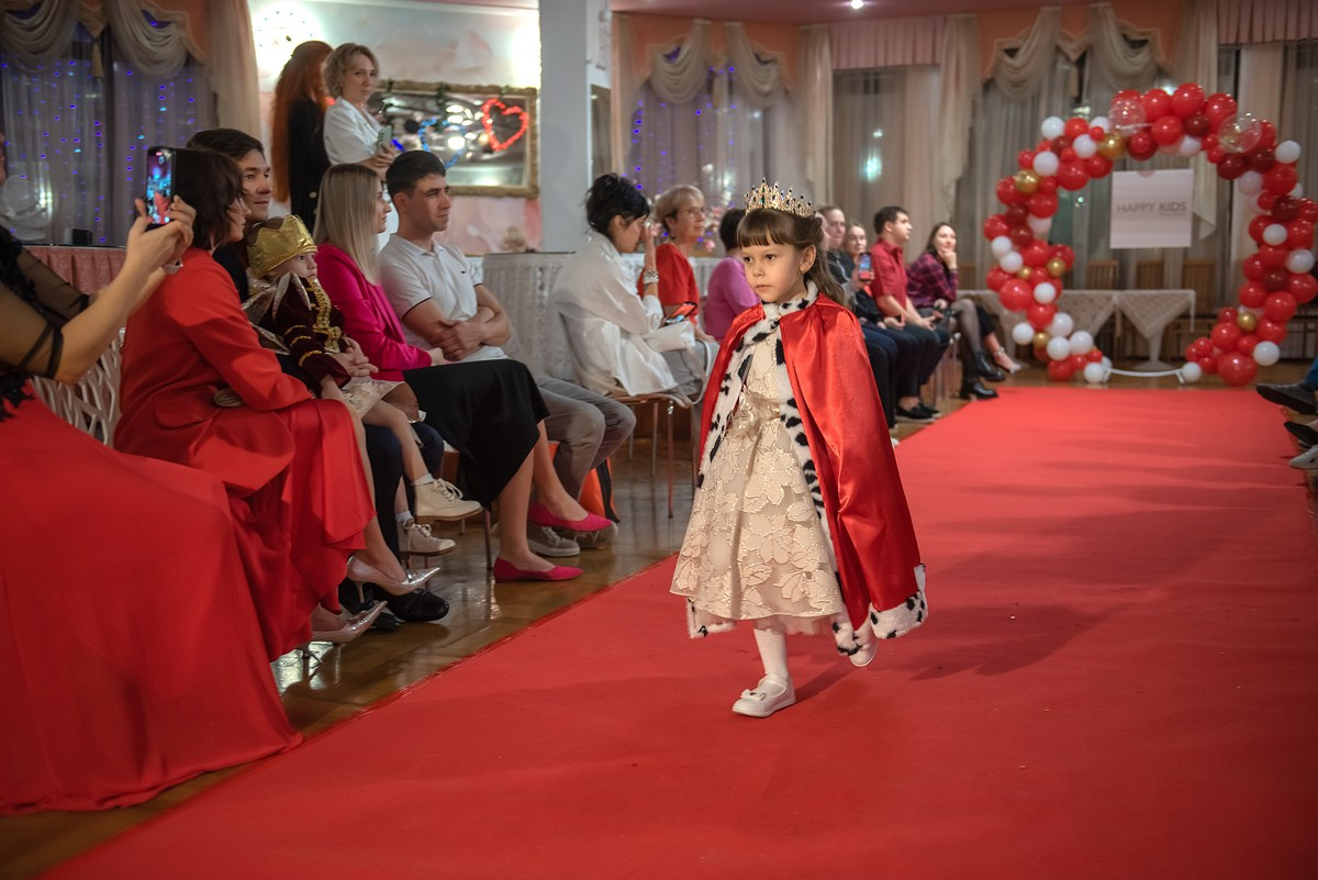 Выпускной в детской школе моделей HAPPYkids 2024. Семейный и коммерческий фотограф в Сочи Александр Бодунов