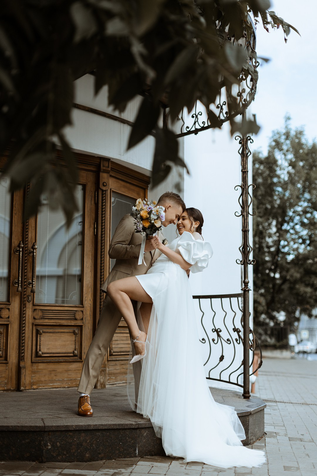  Свадебная фотосессия в обрамлении исторических зданий