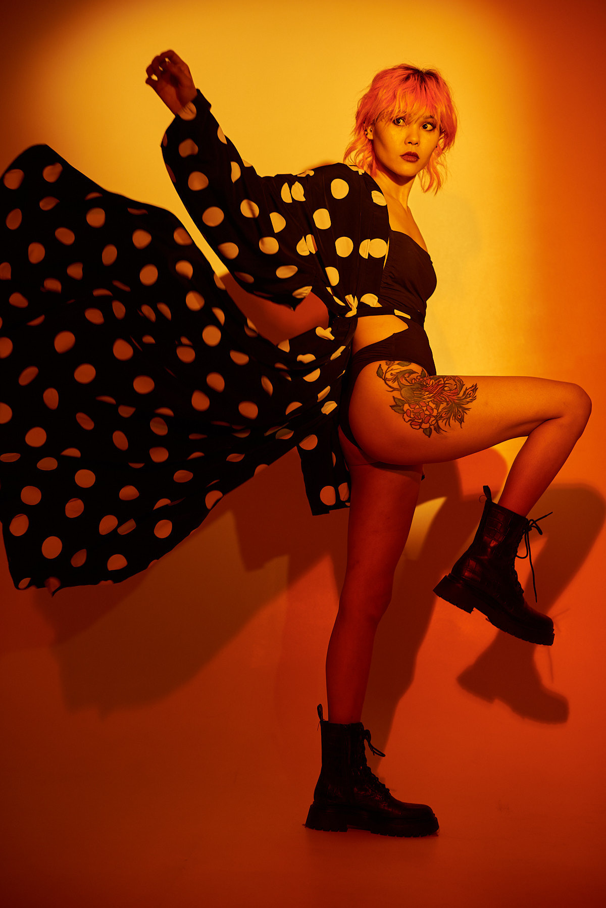 Студийная фотосессия с креативным цветным светом. Фотограф Алматы Ольга Photodooshy