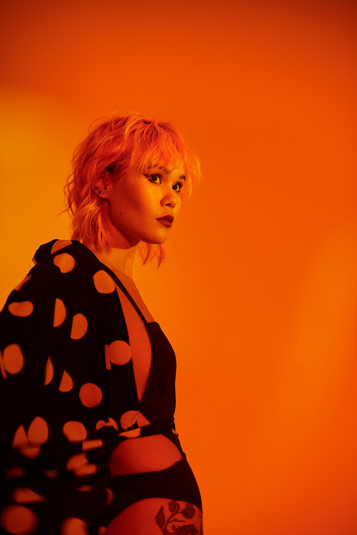 Студийная фотосессия с креативным цветным светом. Фотограф Алматы Ольга Photodooshy