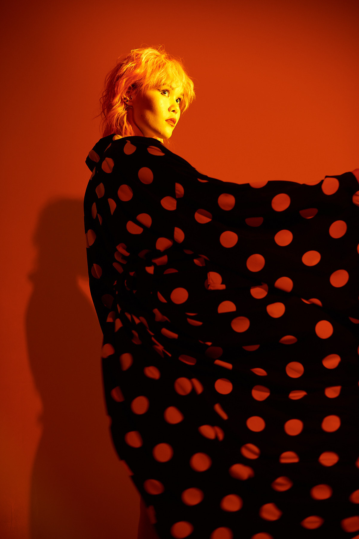 Студийная фотосессия с креативным цветным светом. Фотограф Алматы Ольга Photodooshy