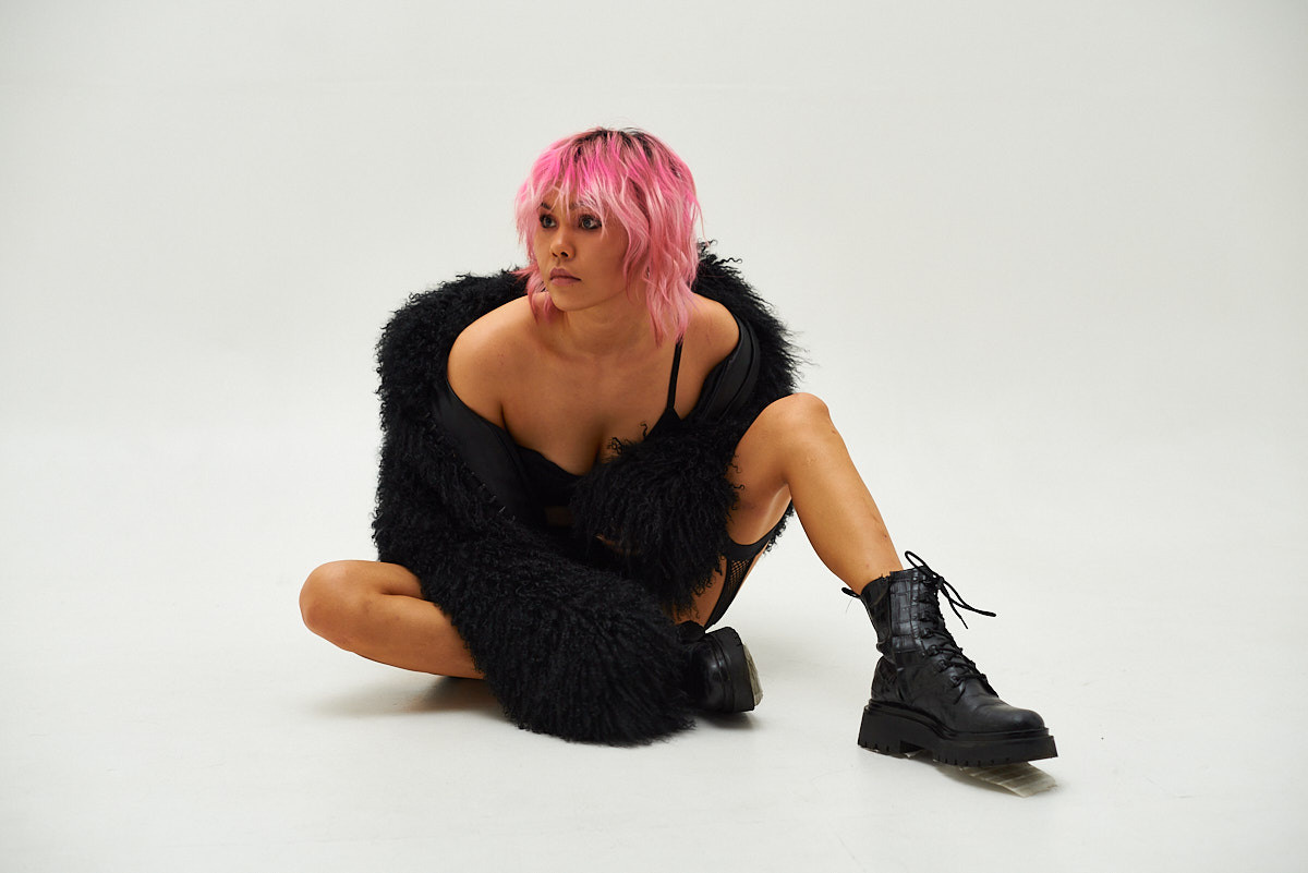 Студийная фотосессия с креативным цветным светом. Фотограф Алматы Ольга Photodooshy