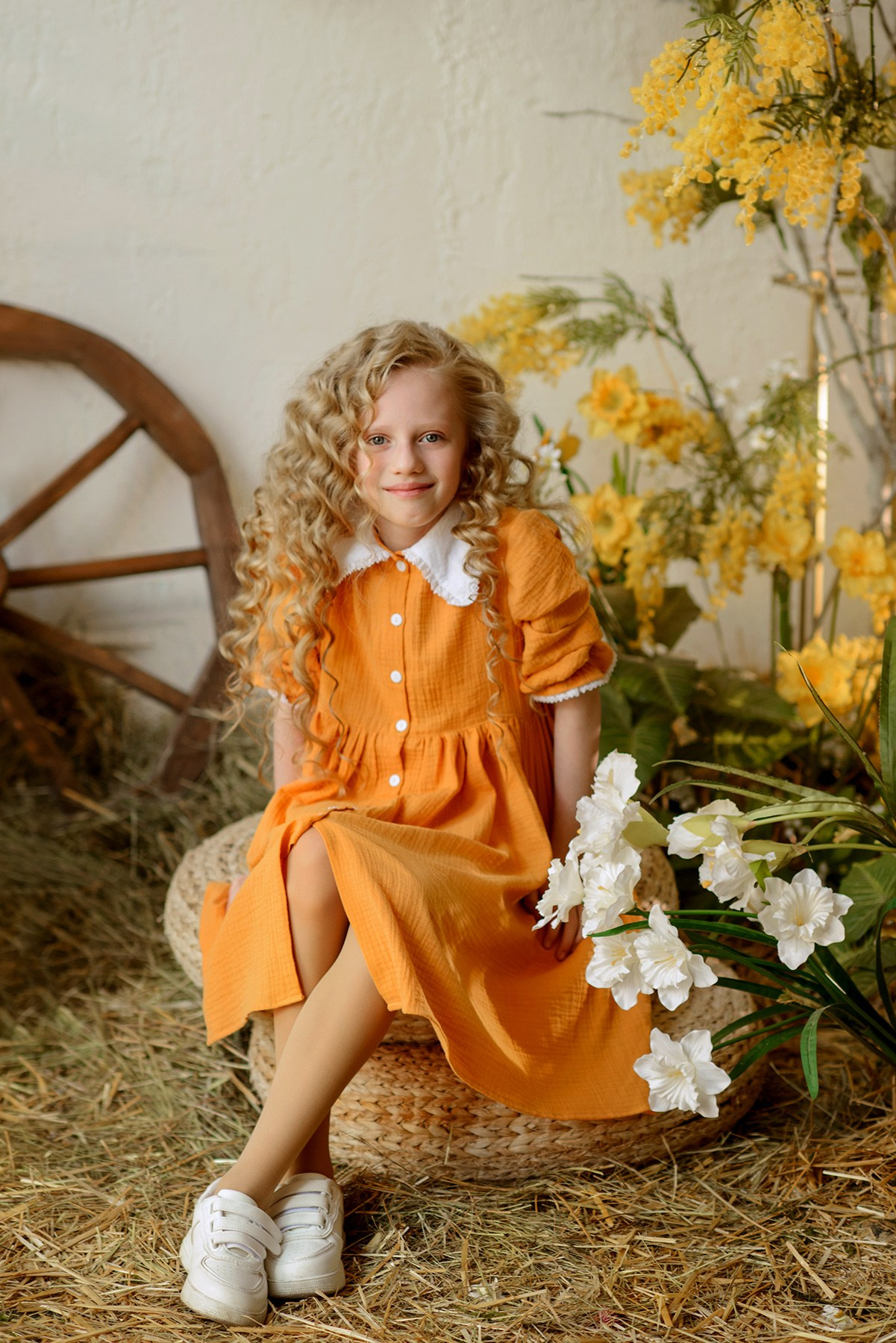 Photo shoot of a girl with goslings and a hat. Photographer Elena Carruthers, Scotland