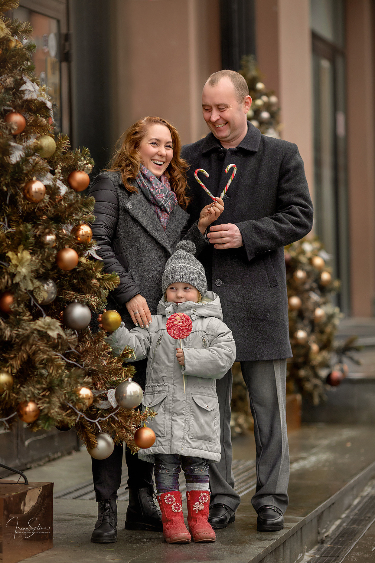 Прогулка по новогоднему городу. Детский и семейный фотограф в Екатеринбурге