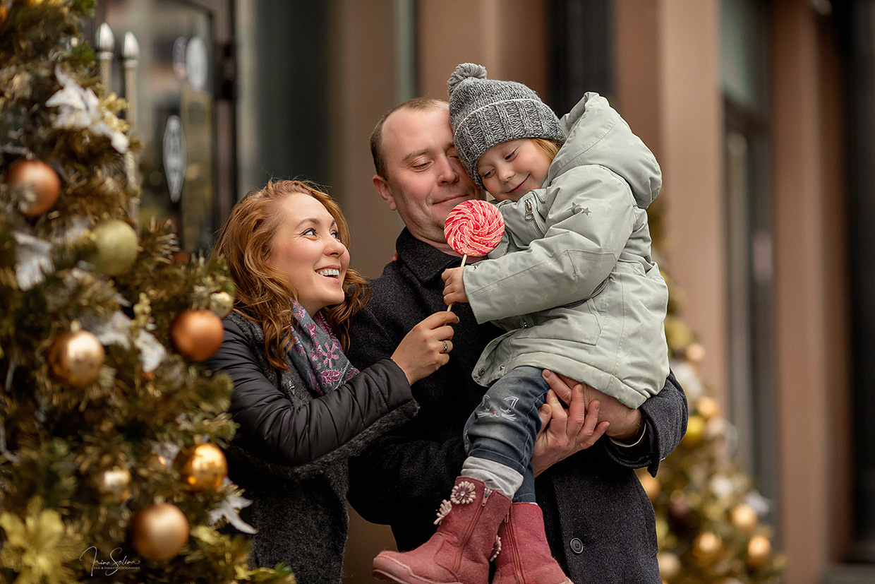 Прогулка по новогоднему городу. Детский и семейный фотограф в Екатеринбурге