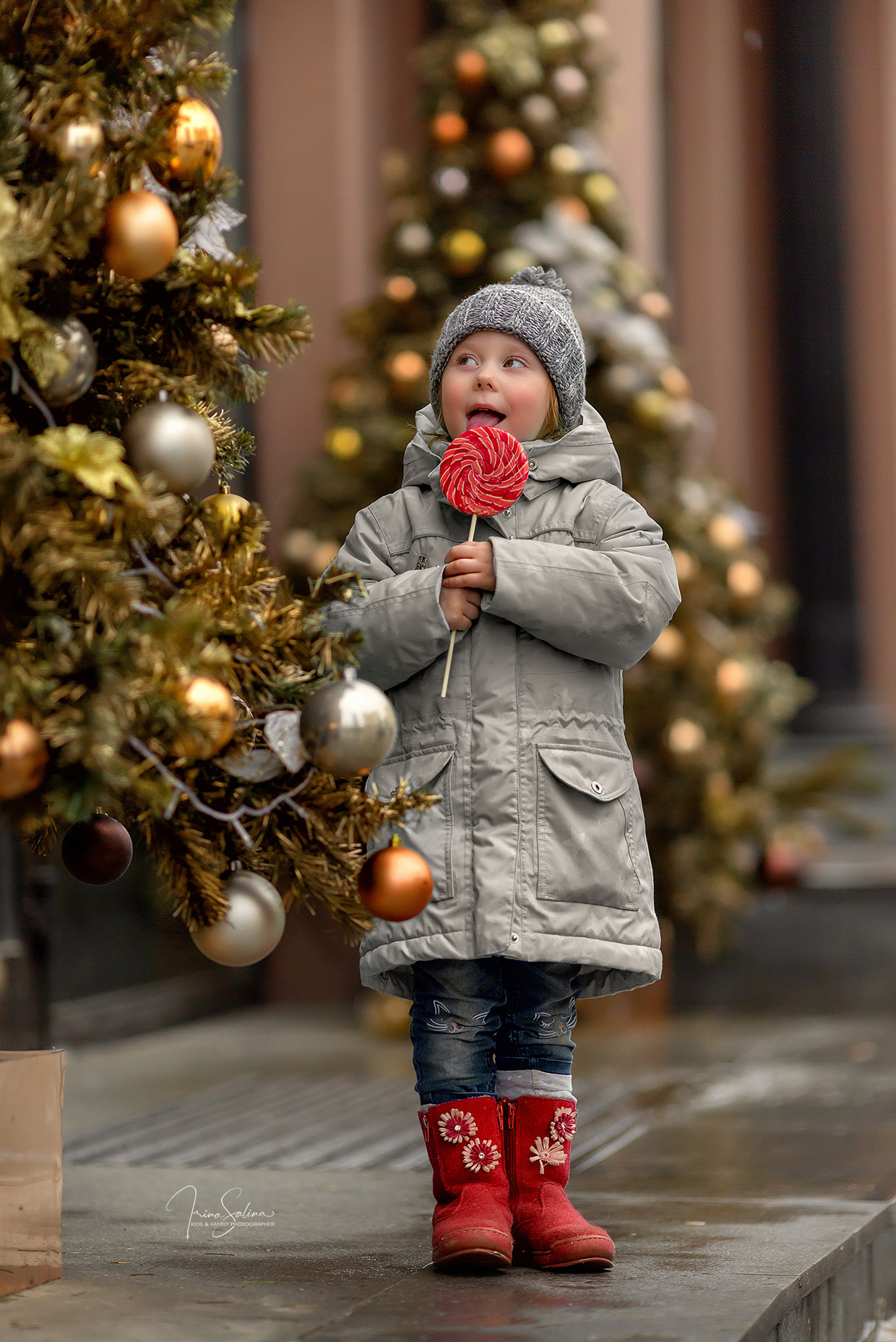 Прогулка по новогоднему городу. Детский и семейный фотограф в Екатеринбурге