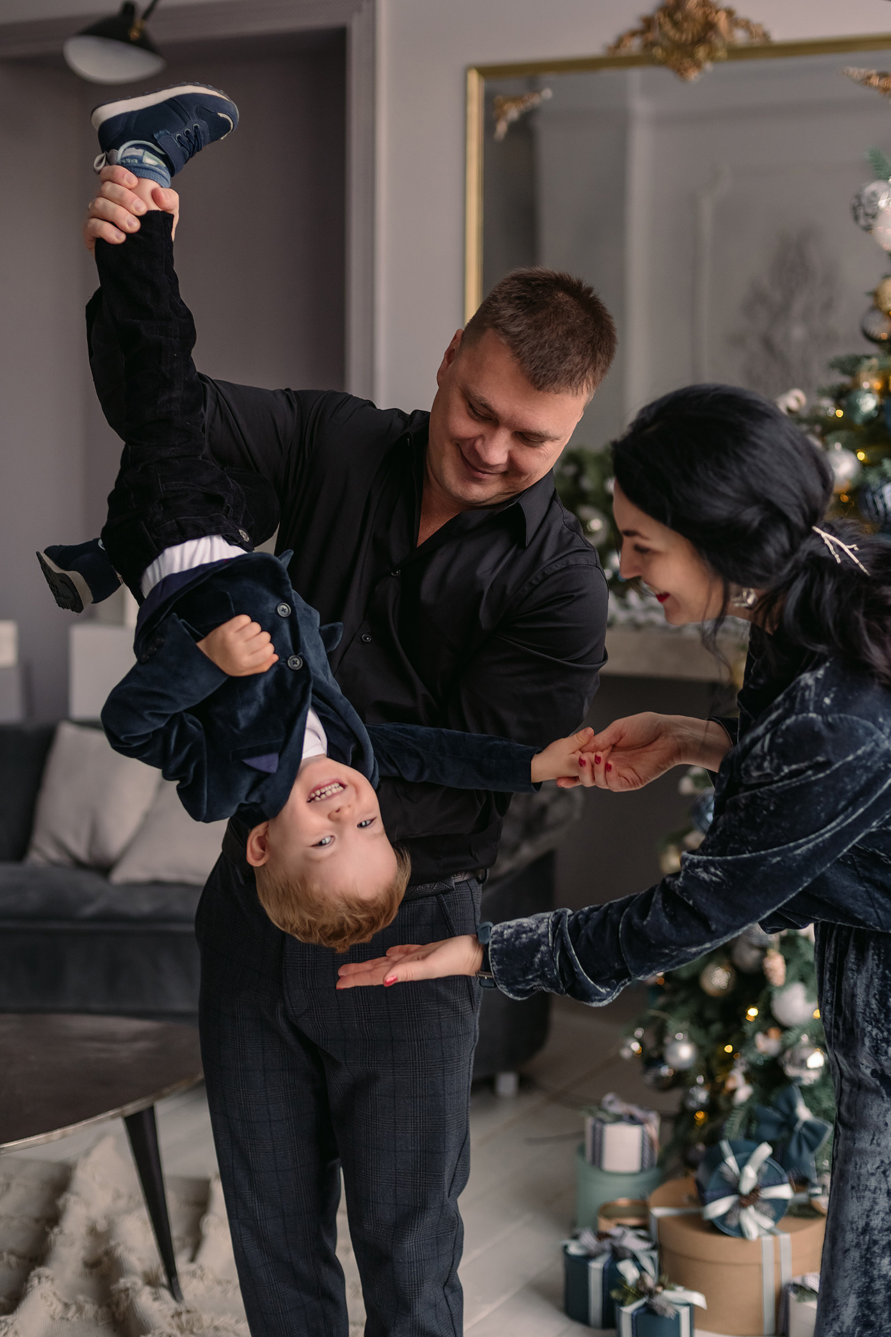 Семейная фотосессия в студии. Фотограф Юлия Кондратьева