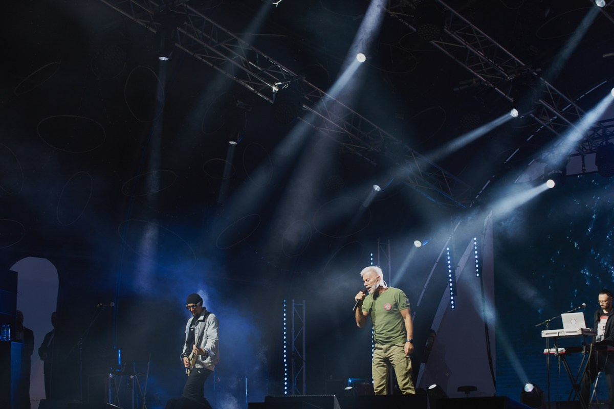 Репортаж для VIP зоны КПД Газстрой: выступление Родиона и Олега Газмановых. Репортажный и женский фотограф в Новосибирске