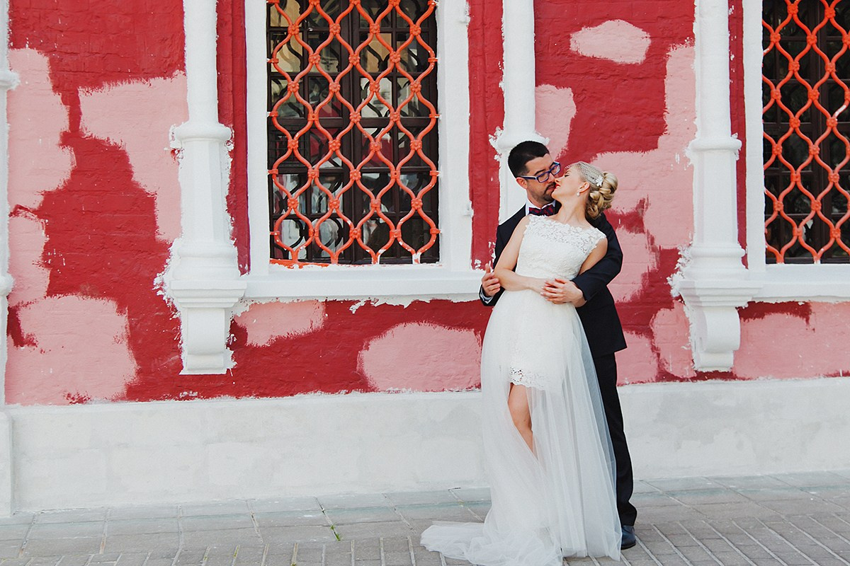 Москва. Свадебная романтическая прогулка Лены и Эндрю. Фотограф крещение венчание в Петербурге! Помогает подобрать храм и посоветовал душевного батюшку в СПб