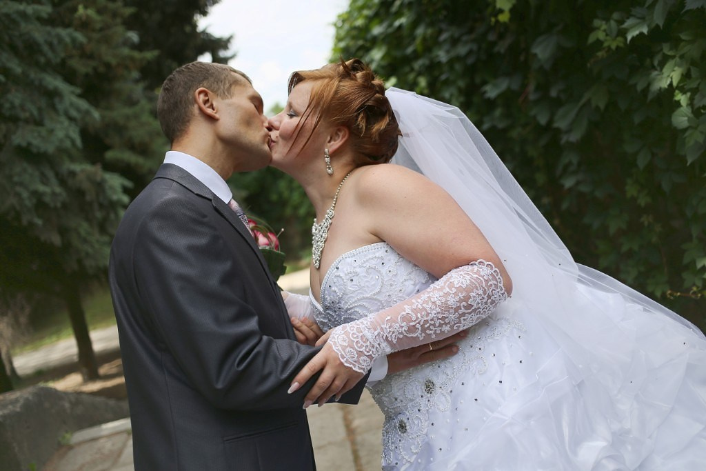 medlori fotobook Фотокниги в Липецке. Свадебная фотокнига «WEDDING DAY» Фотокнига постраничная (от 20 до 40 страниц), цена зависит от количества разворотов. Варианты фотокниг, созданные мной от фотосъёмки до дизайна. Цена: от 7500 руб за 10 разворотов. Обложка жёсткая, листы 350 мг. Фотограф Медведева Лариса.