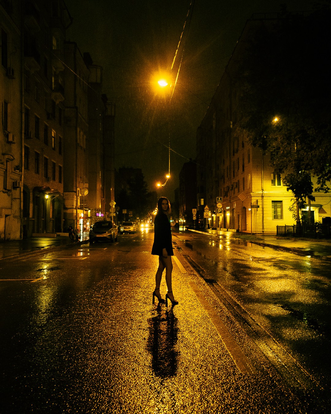 Individuale. Fotografo a Mosca con un’atmosfera notturna di foto