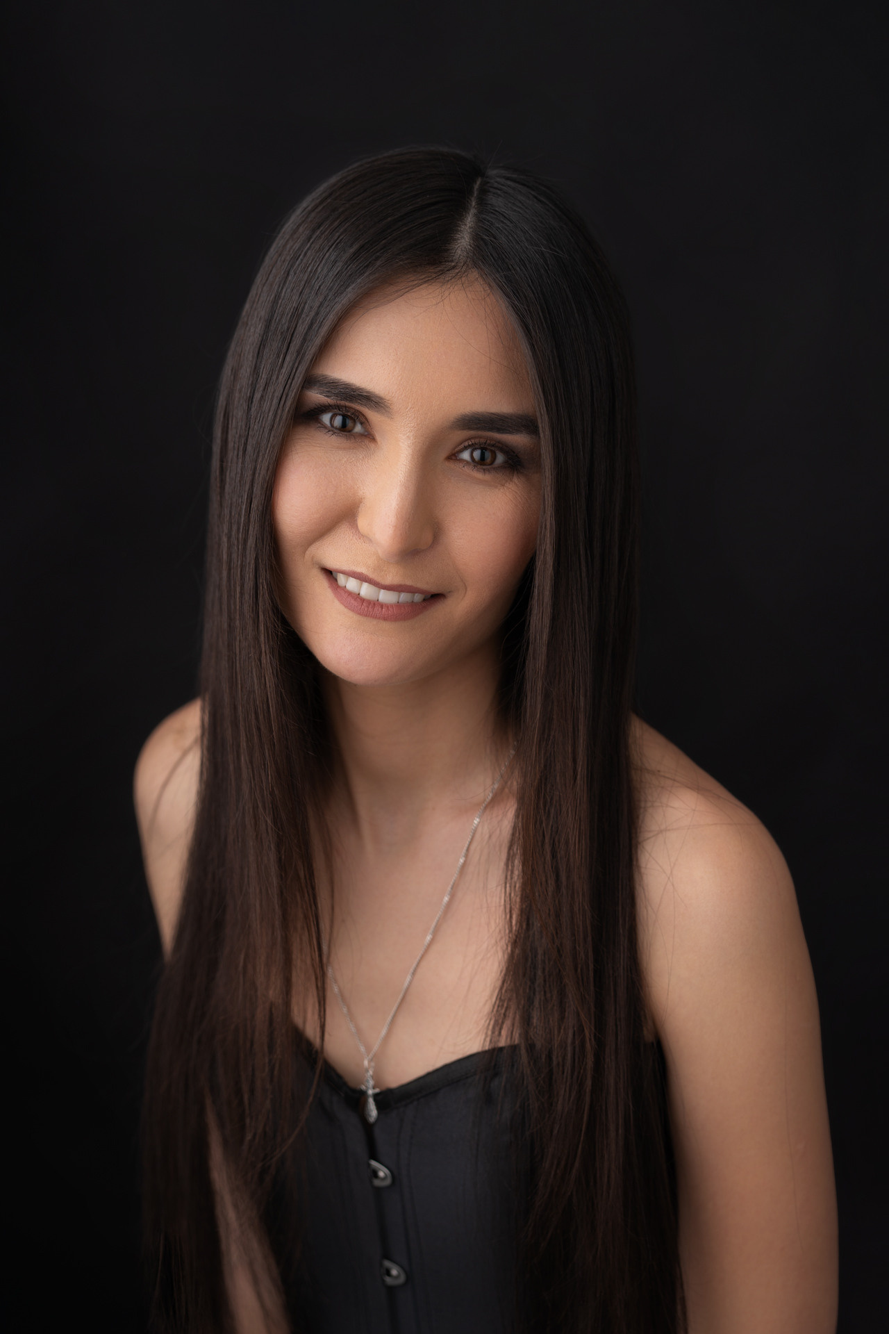 Женский портрет. Фотограф Илья Булгаков предлагает профессиональные услуги в городе Вольск. Специализация: свадебная, семейная и студийная фотосъемка