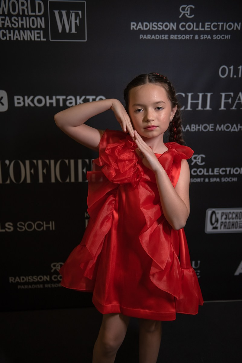 SochiFashionWeek2024 дизайнер Анохина Светлана. Семейный и коммерческий фотограф в Сочи Александр Бодунов
