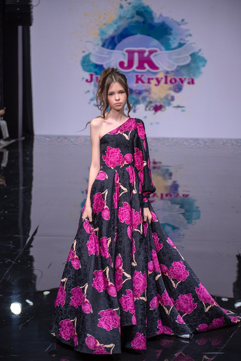 SochiFashionWeek2024 дизайнер Юлия Крылова. Семейный и коммерческий фотограф в Сочи Александр Бодунов