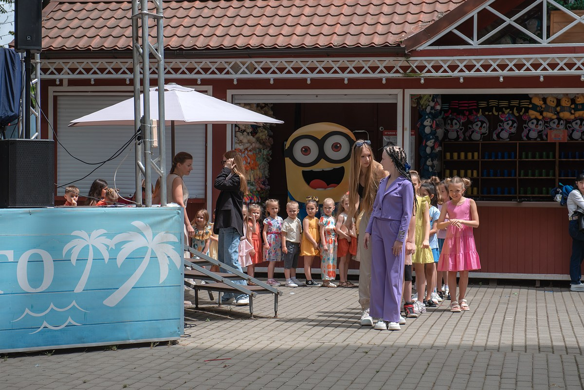 Парк Ривьера дефиле HAPPYkids. Семейный и коммерческий фотограф в Сочи Александр Бодунов