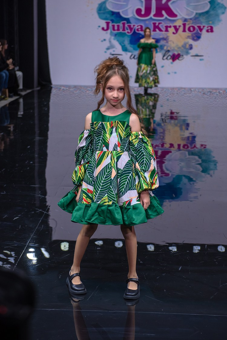 SochiFashionWeek2024 дизайнер Юлия Крылова. Семейный и коммерческий фотограф в Сочи Александр Бодунов