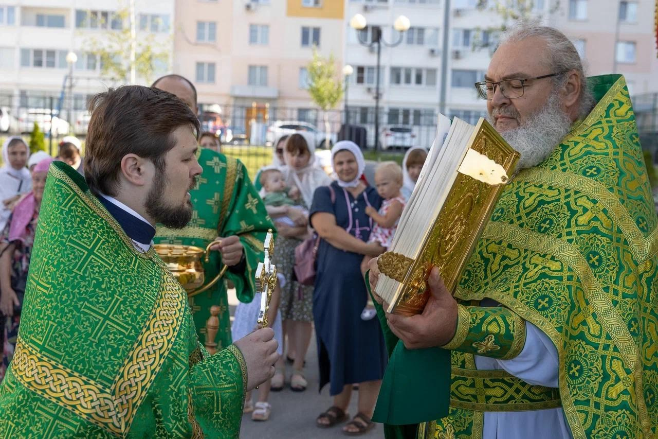 Божественная Литургия в храме Нерукотворного образа Спасителя. Саратовское Северо-Западное благочиние