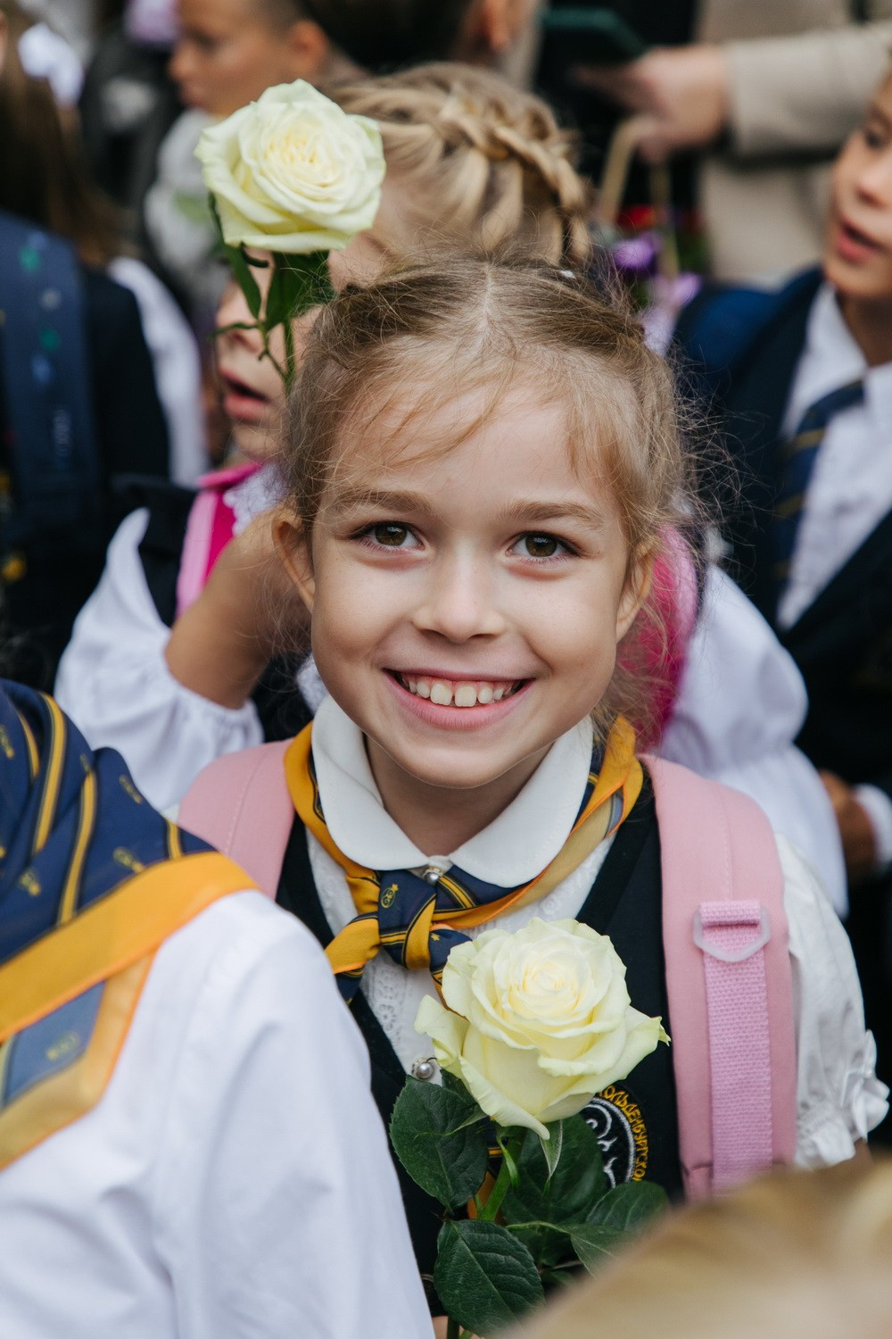 Школьники 1 сентября, линейка. Фотограф крещение венчание в Петербурге! Помогает подобрать храм и посоветовал душевного батюшку в СПб
