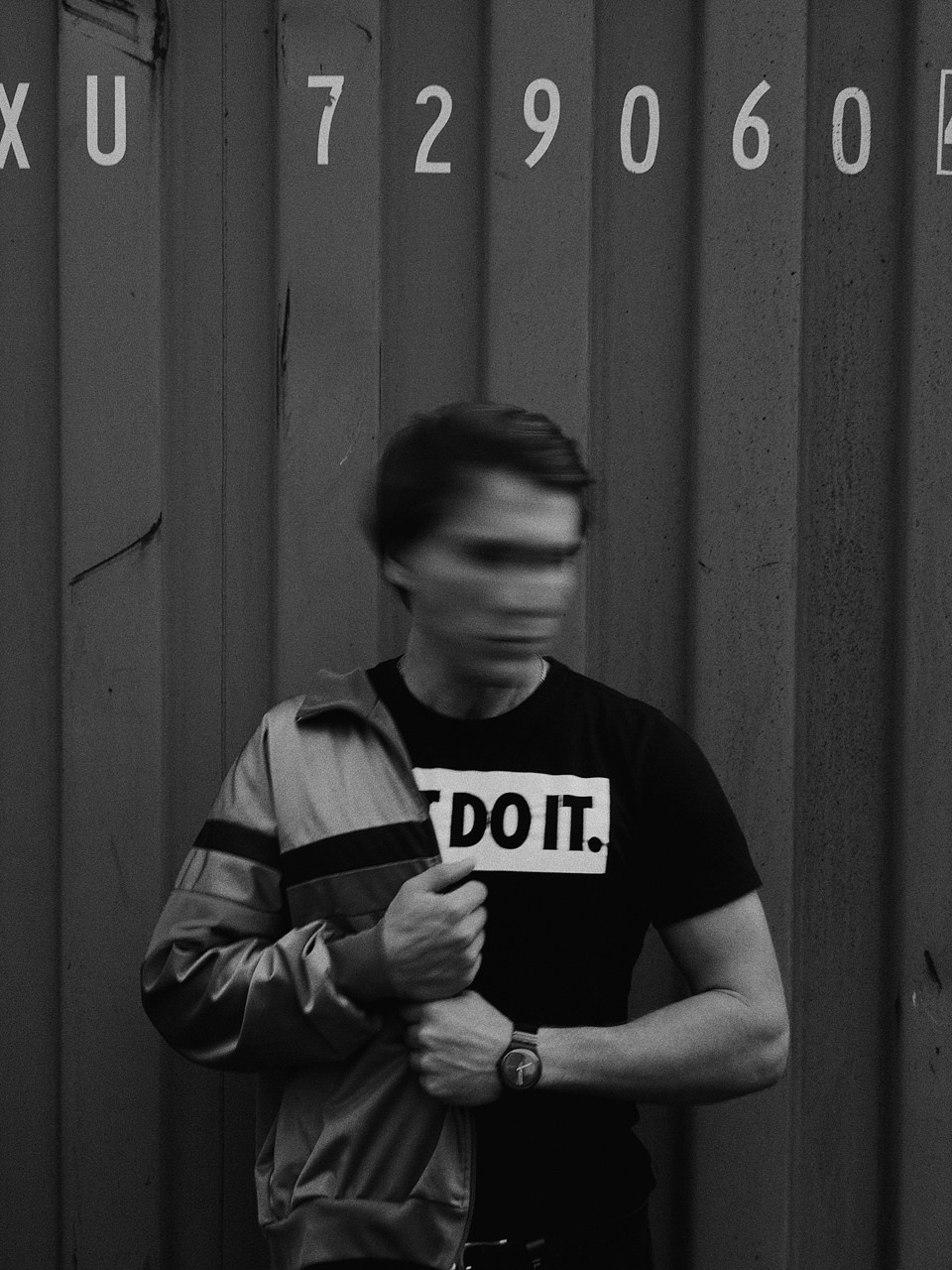 Современная концептуальная фотография о теле, уязвимости и идентичности. Визуальная практика на стиле честности, пост-иронии и искусства.Рекламная фотография, Концептуальная фотография, Современный художник, Психология, Коммерческий фотограф, Репортажный фотограф, Стрит фотография, Арт, Сюрреализм, Мобильная фотография, Снято на айфон, Дима Бурза