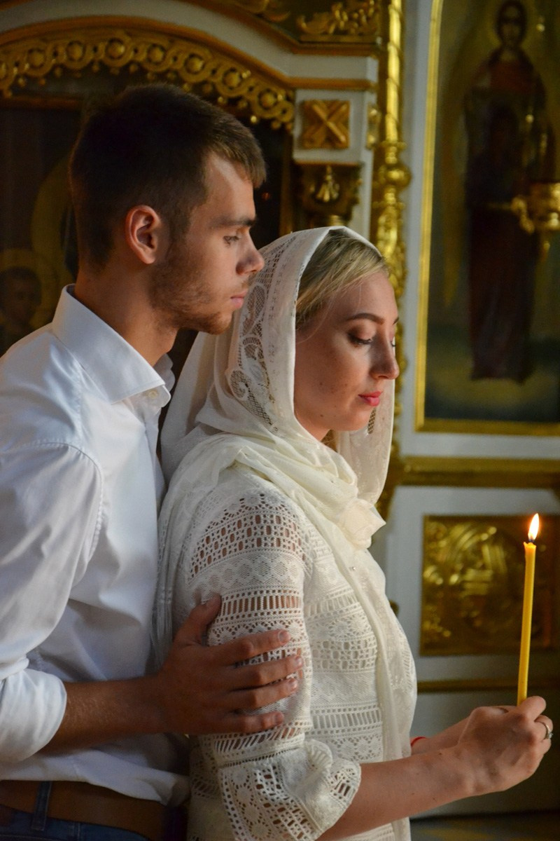 Посещение церкви. Благословение. Fotounata.ru