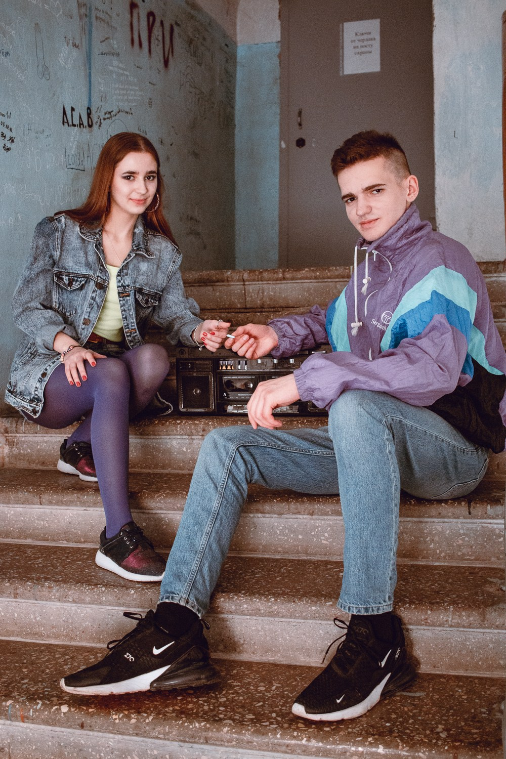 Фотосъемка в стиле 90х для 11 класса в Серпухове для выпускного альбом. Выпускные альбомы в Серпухове