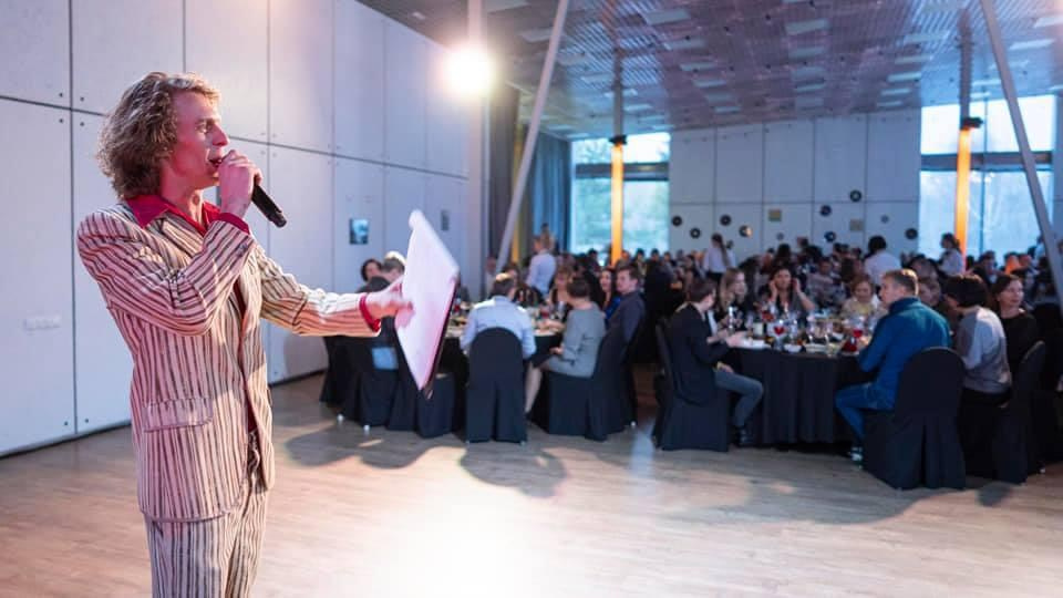 Фотографии с корпоративов, фотографии с праздника корпоратива. Ведущий праздников в России живу в Москве Карпенко Александр