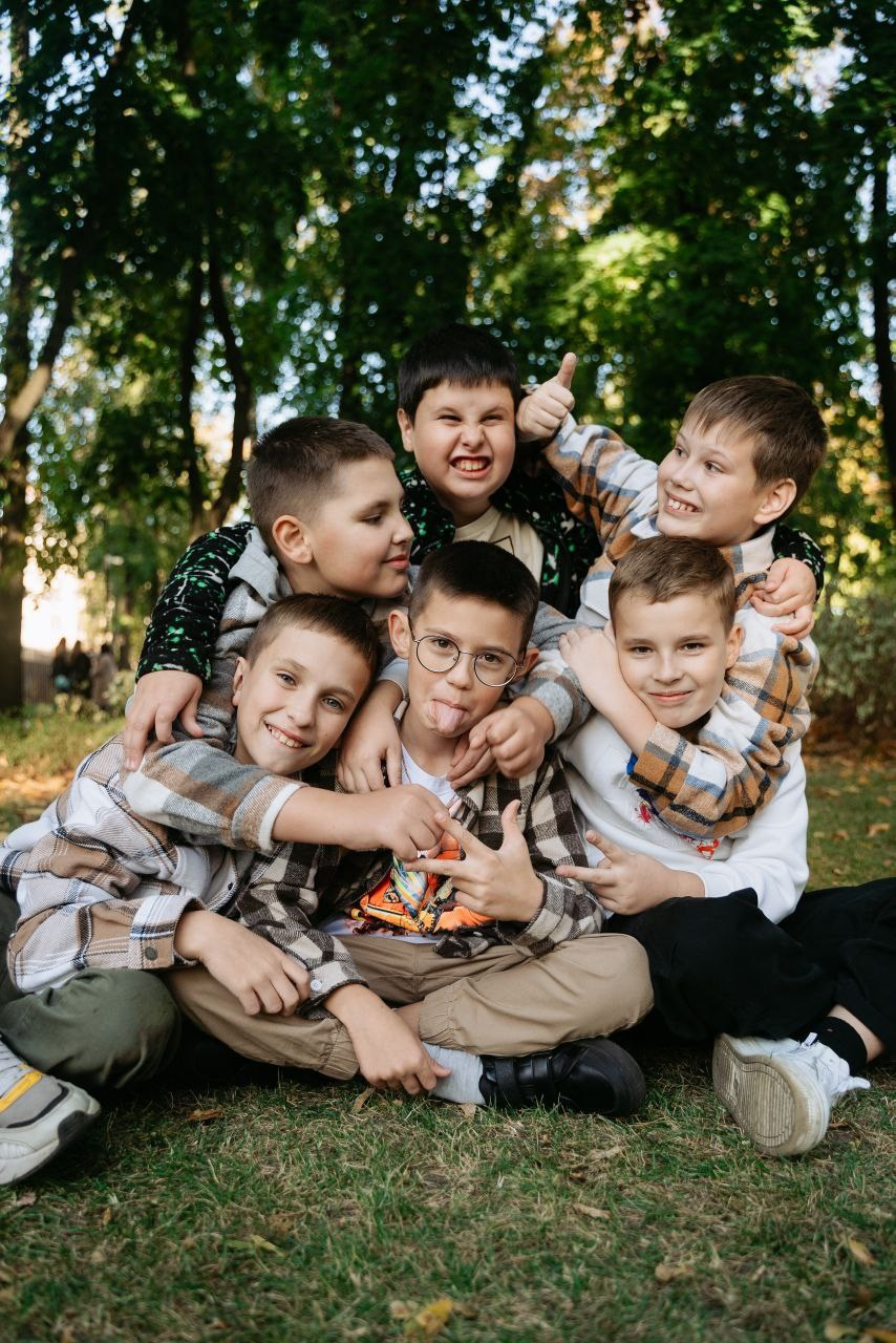 По трое-пятеро