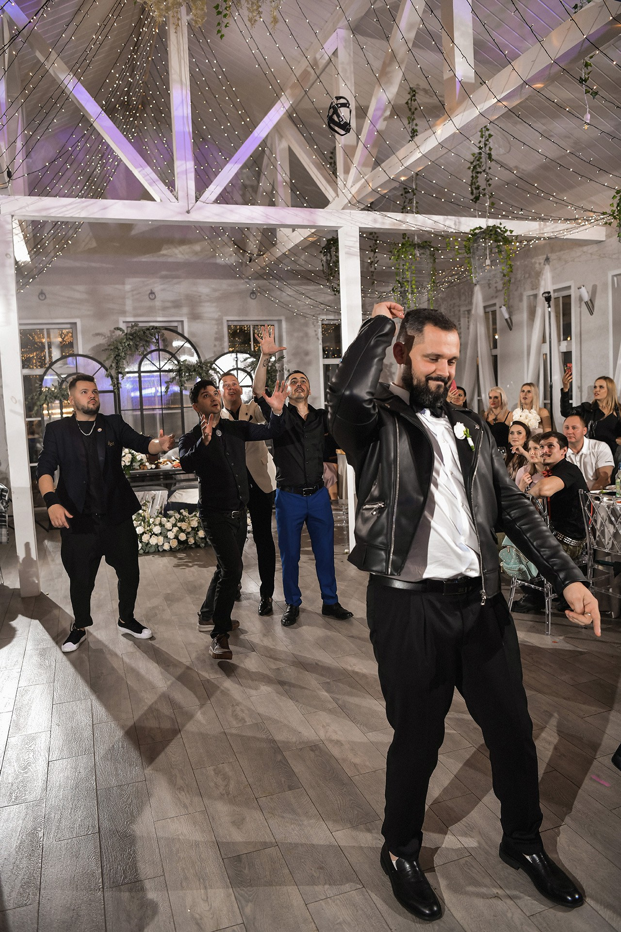 🔥 Саша и Катя — драйвовая свадебная вечеринка Красноярска в Шато white. 📸 Свадебный и семейный фотограф в Красноярске Тихомиров Евгений | 17 лет опыта | 800+ свадеб