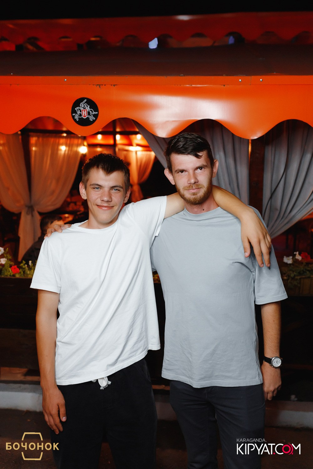 Бочонок. Пивной ресторан. Кипятком Караганда