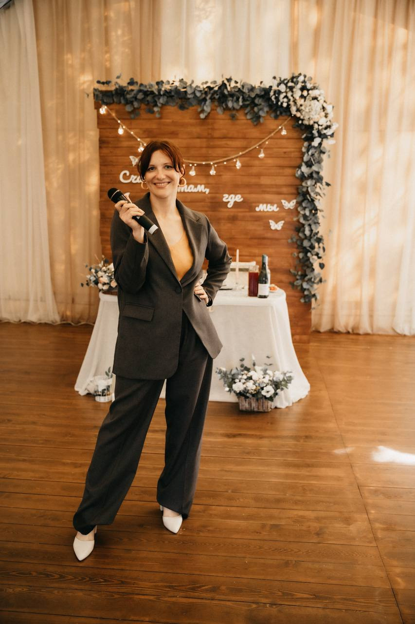Как должен выглядеть ведущий на мероприятии. Ведущая СПБ Надежда Кожина