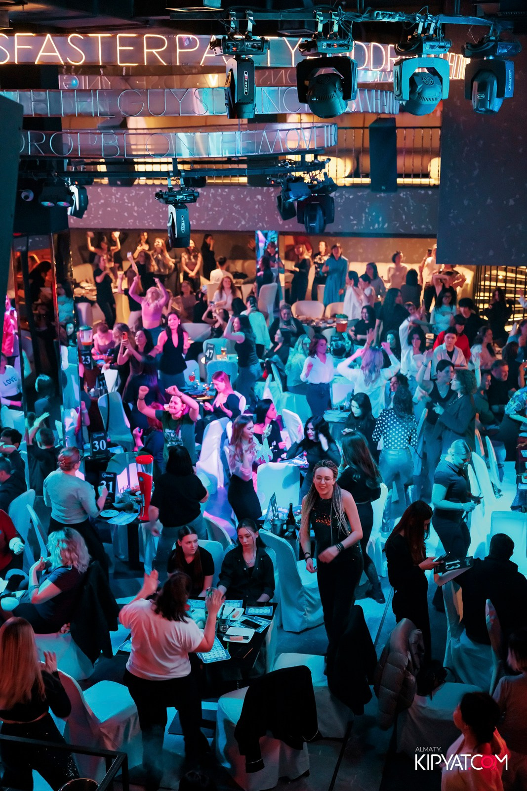 МУЗЫКАЛЬНОЕ ЛОТО В HIT RETRO. КИПЯТКОМ АЛМАТЫ! Фотосъемка мероприятий в Алматы