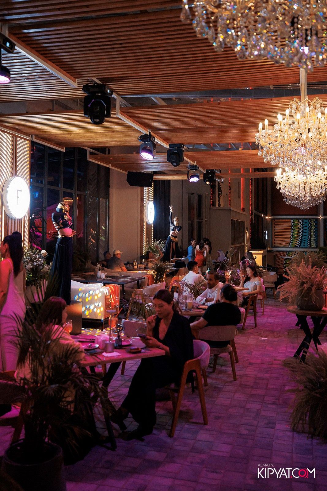 FRIENDS BAR & TERRACE. КИПЯТКОМ АЛМАТЫ!