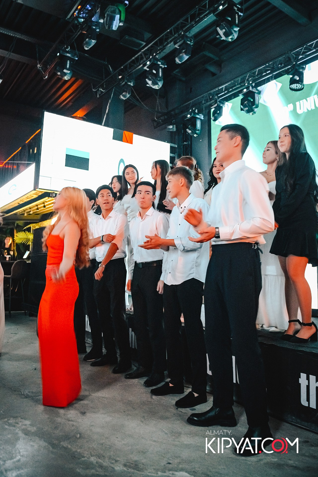 ПОСВЯЩЕНИЕ В СТУДЕНТЫ ''Q'' UNIVERSITY. КИПЯТКОМ АЛМАТЫ!