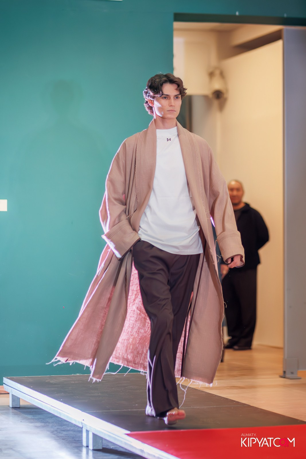 FASHION ПОКАЗ, КАЗАХСКОЙ НАЦИОНАЛЬНОЙ ОДЕЖДЫ. КИПЯТКОМ АЛМАТЫ!