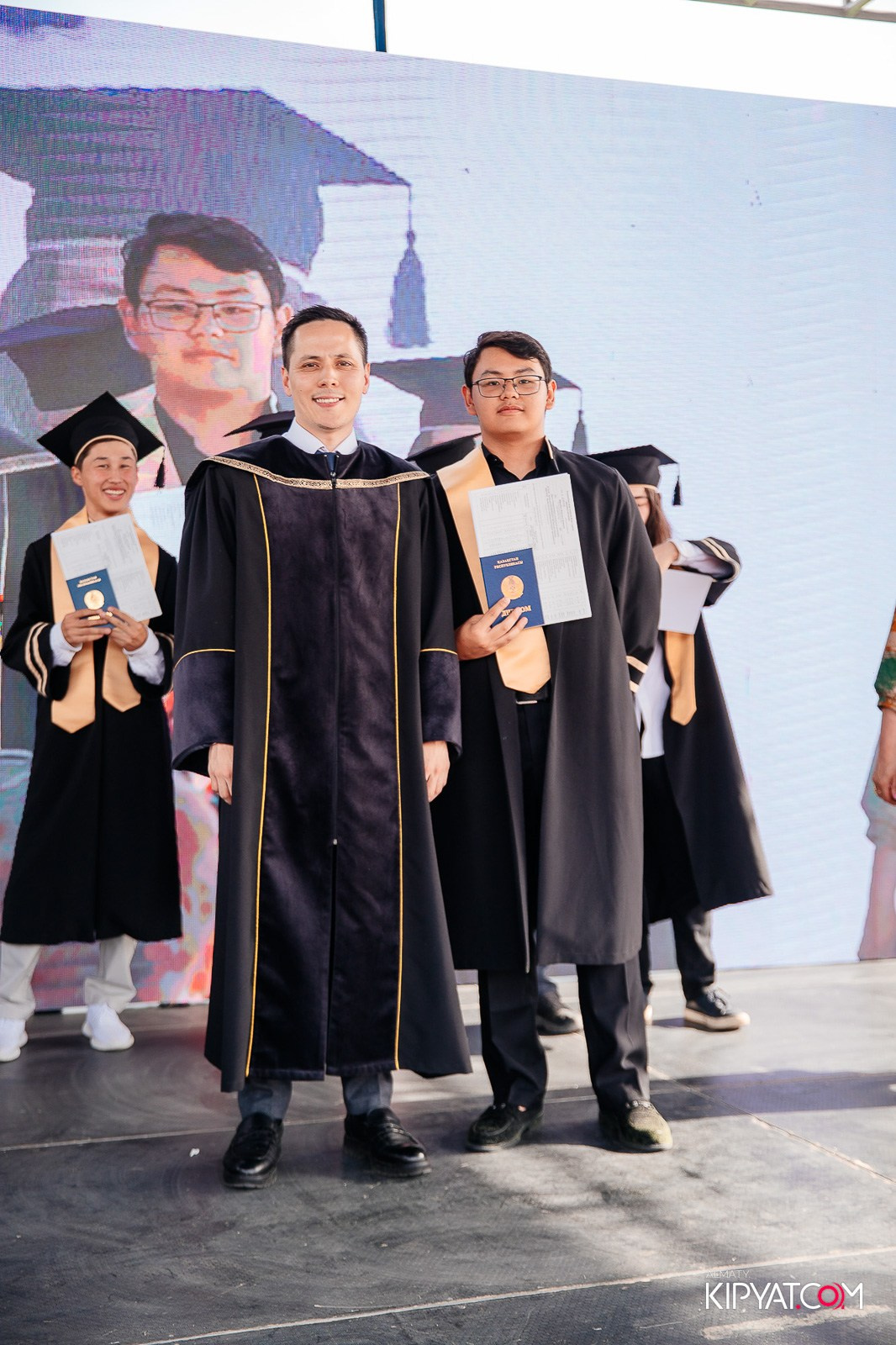 ВРУЧЕНИЕ ДИПЛОМОВ — НАРХОЗ КОЛЛЕДЖ. Part 3. КИПЯТКОМ АЛМАТЫ!