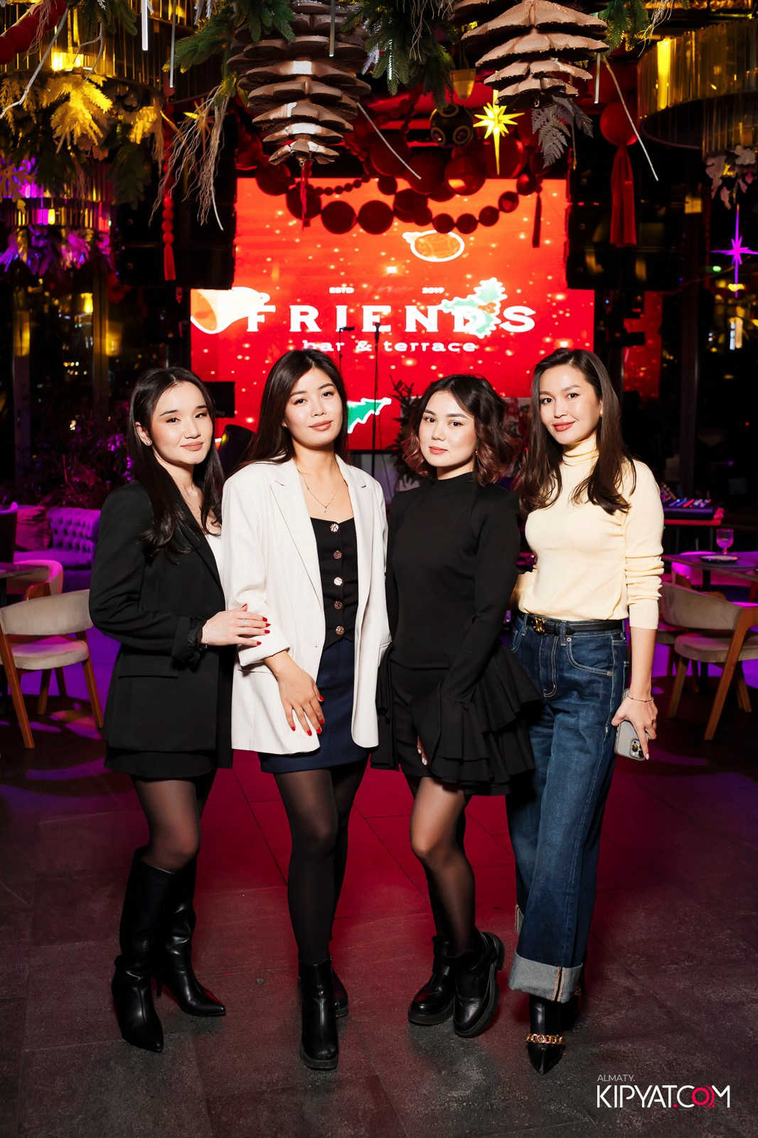 FRIENDS BAR & TERRACE. КИПЯТКОМ АЛМАТЫ! Фотосъемка мероприятий в Алматы