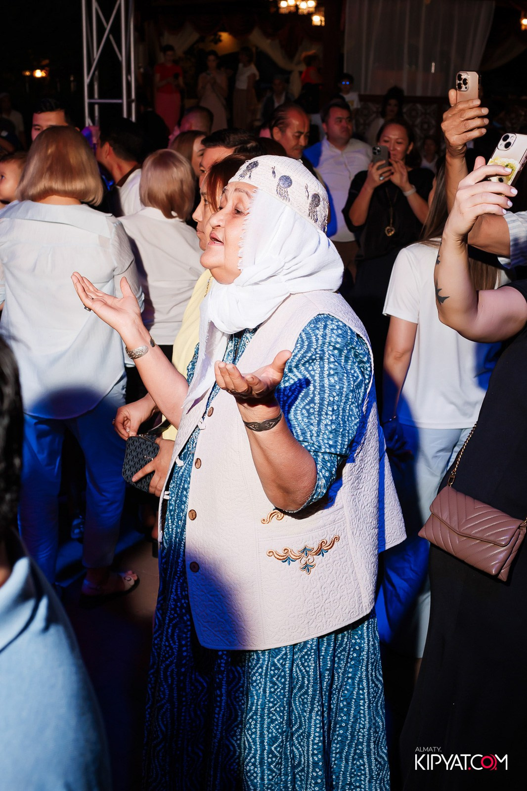 РЕСТОРАН УЧ ЛЯГАН. КИПЯТКОМ АЛМАТЫ!