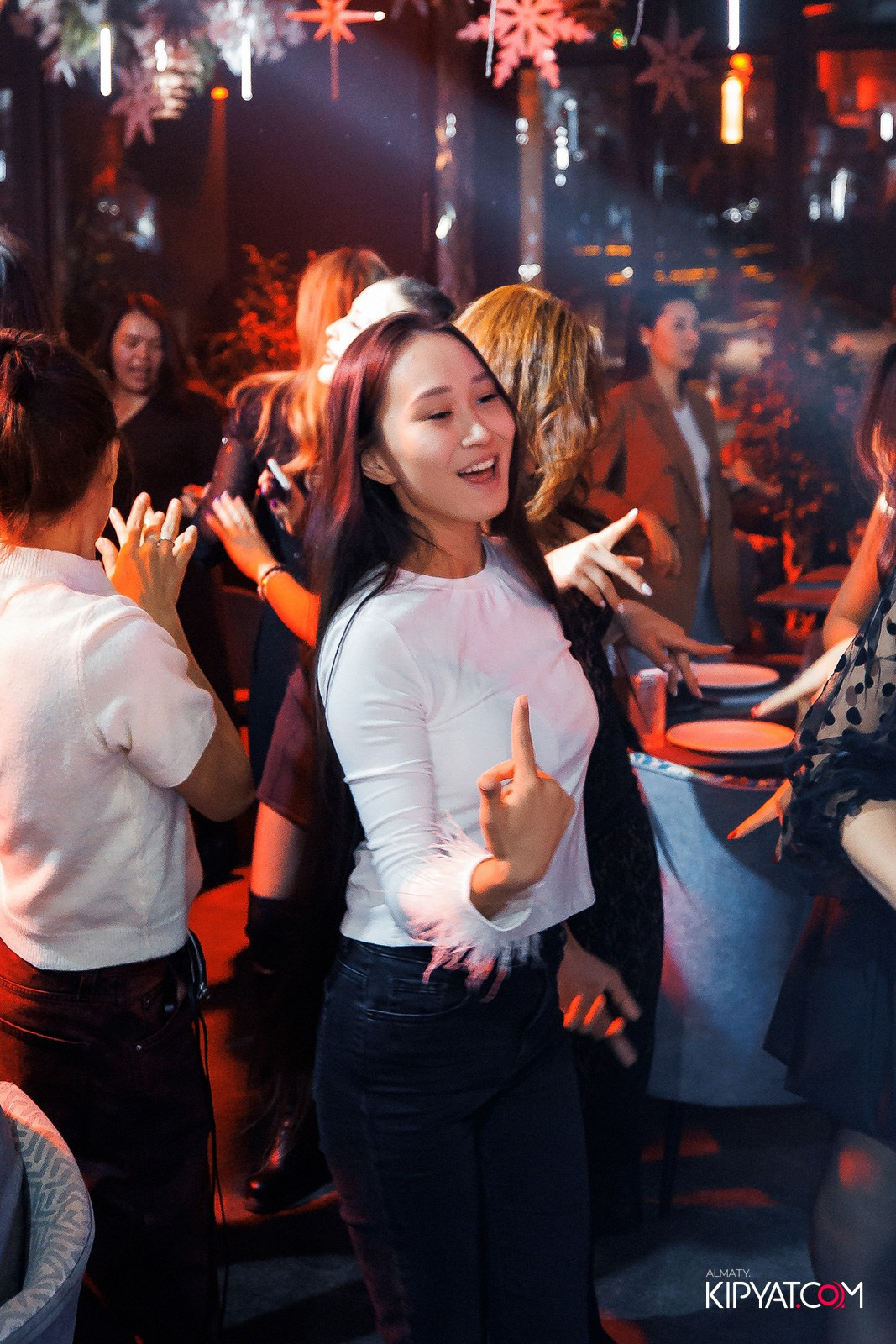 FRIENDS BAR & TERRAACE. КИПЯТКОМ АЛМАТЫ!