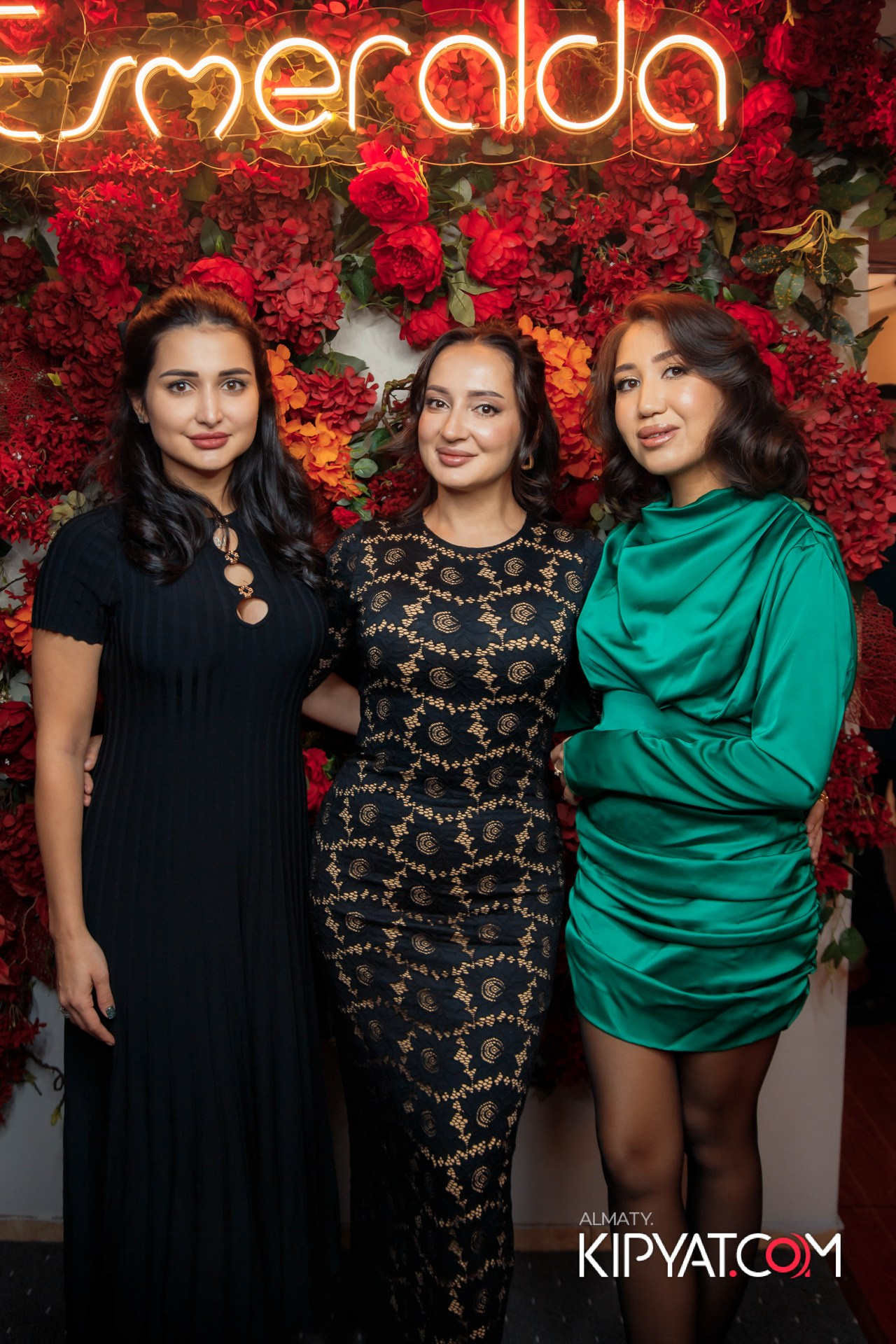 ДЕНЬ РОЖДЕНИЯ КАФЕ ЭСМИРАЛЬДА. КИПЯТКОМ АЛМАТЫ!