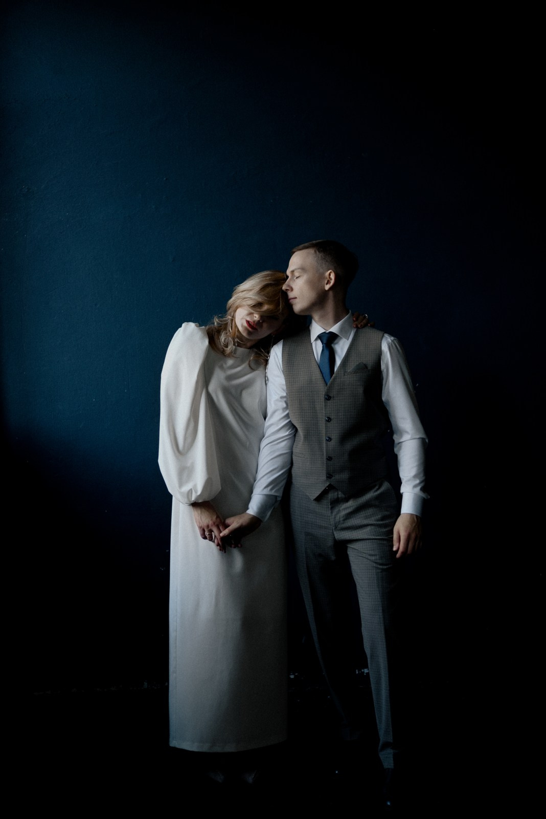 Свадебная фотосессия в стиле минимализм в Тюмени — Максим и Таня — Фотограф Дарья Мустафина. Фотограф Дарья Мустафина, Тюмень