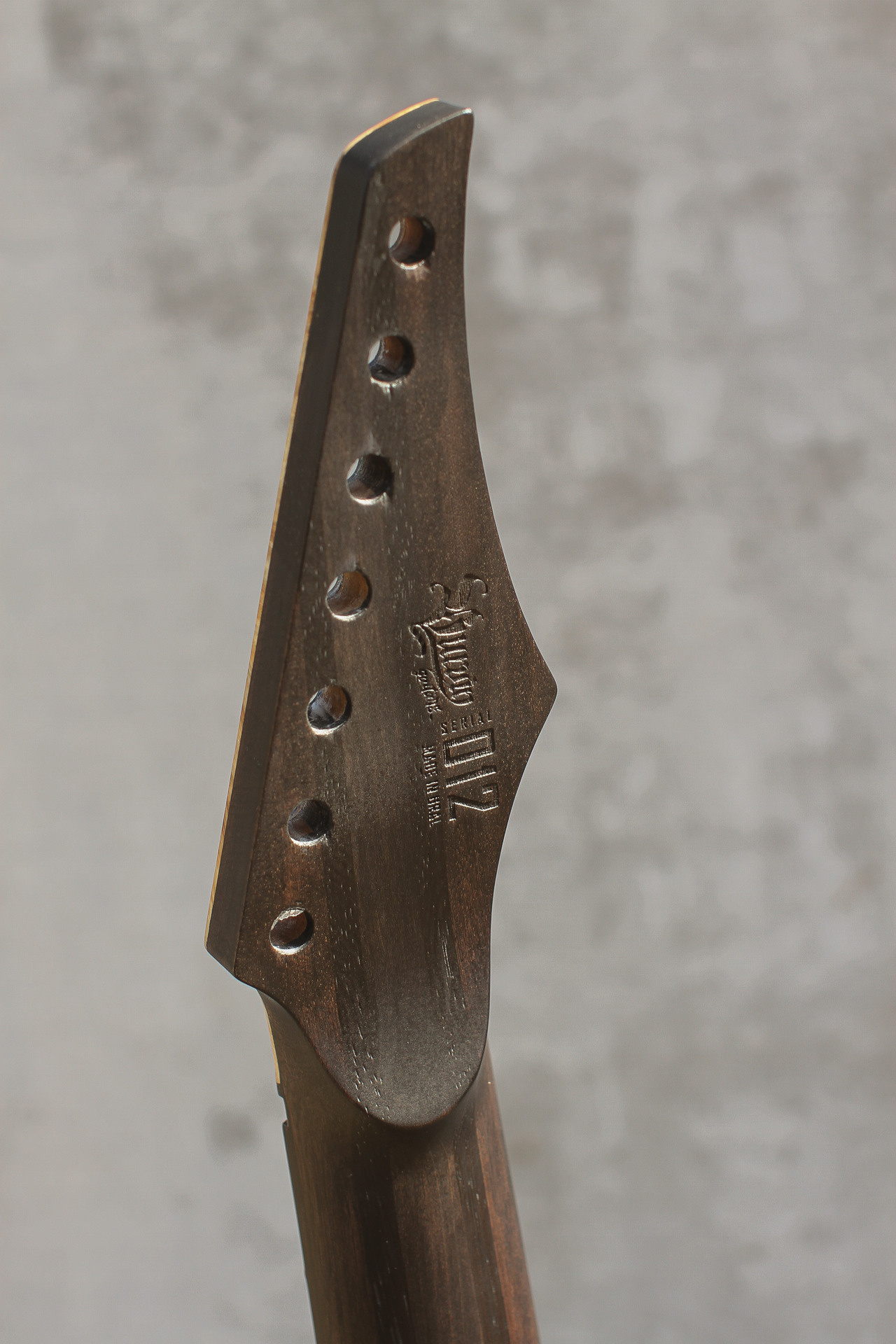 M17. Master of making guitars and basses to order