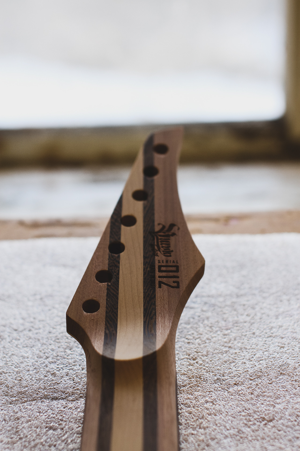 M17. Master of making guitars and basses to order