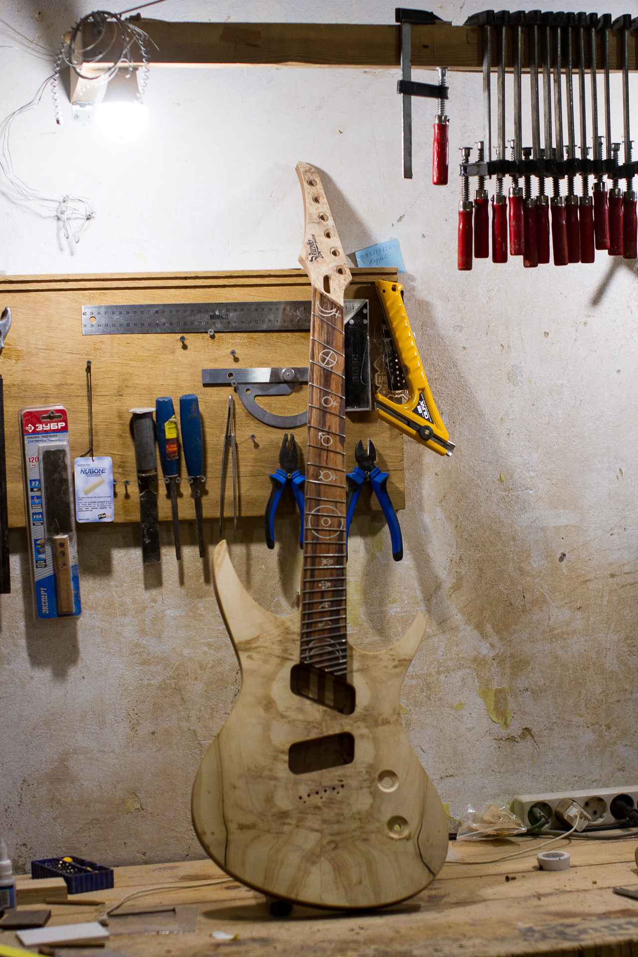 005. Master of making guitars and basses to order