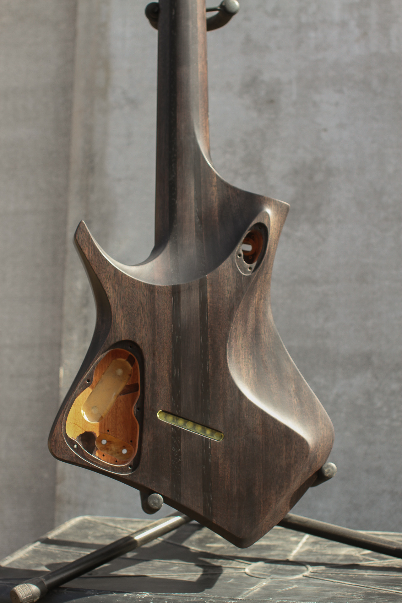 M17. Master of making guitars and basses to order